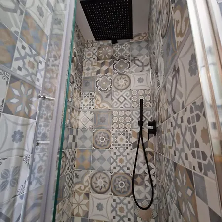 Sikelia House * 체팔루