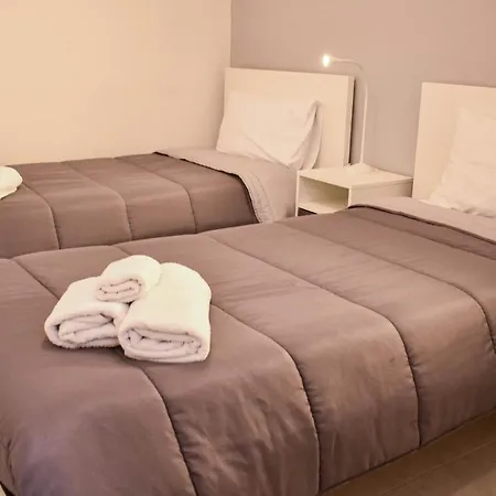 Sikelia House Apartmán *