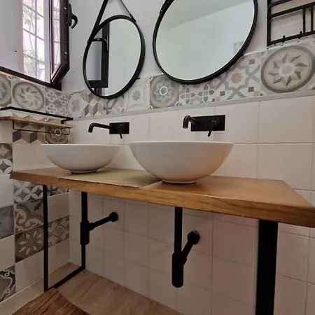 Sikelia House Apartmán *