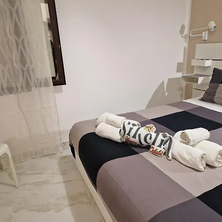 Sikelia House Apartamento Cefalù